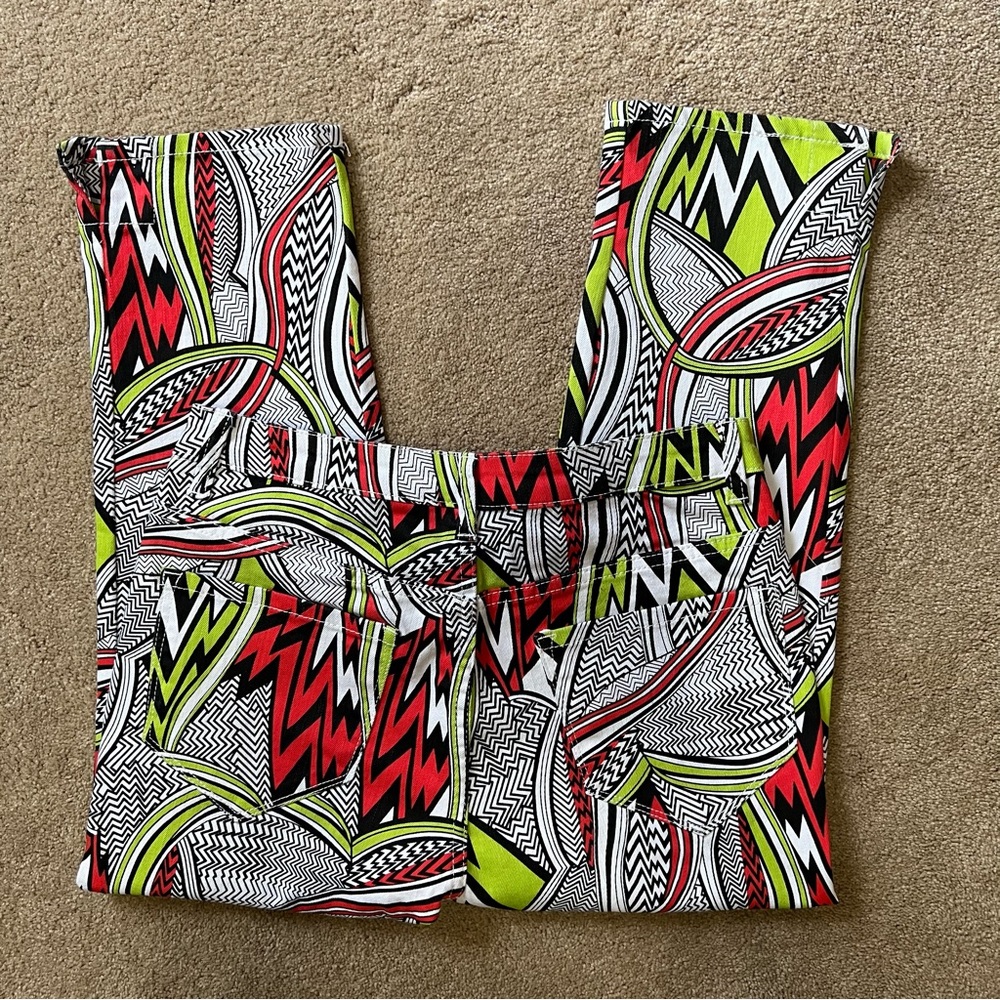 NWOT Masseys Women’s Abstract Denim Capris Cropped Pants Tribal Neon Eclectic - Picture 5 of 8